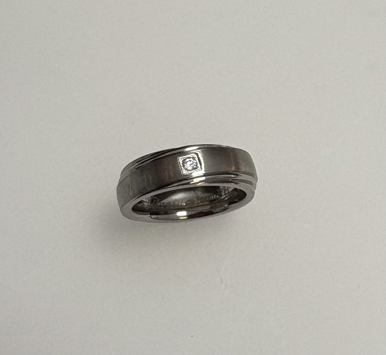 6mm D-shaped brushed Titanuim ring with a Preciosa crystal stone set