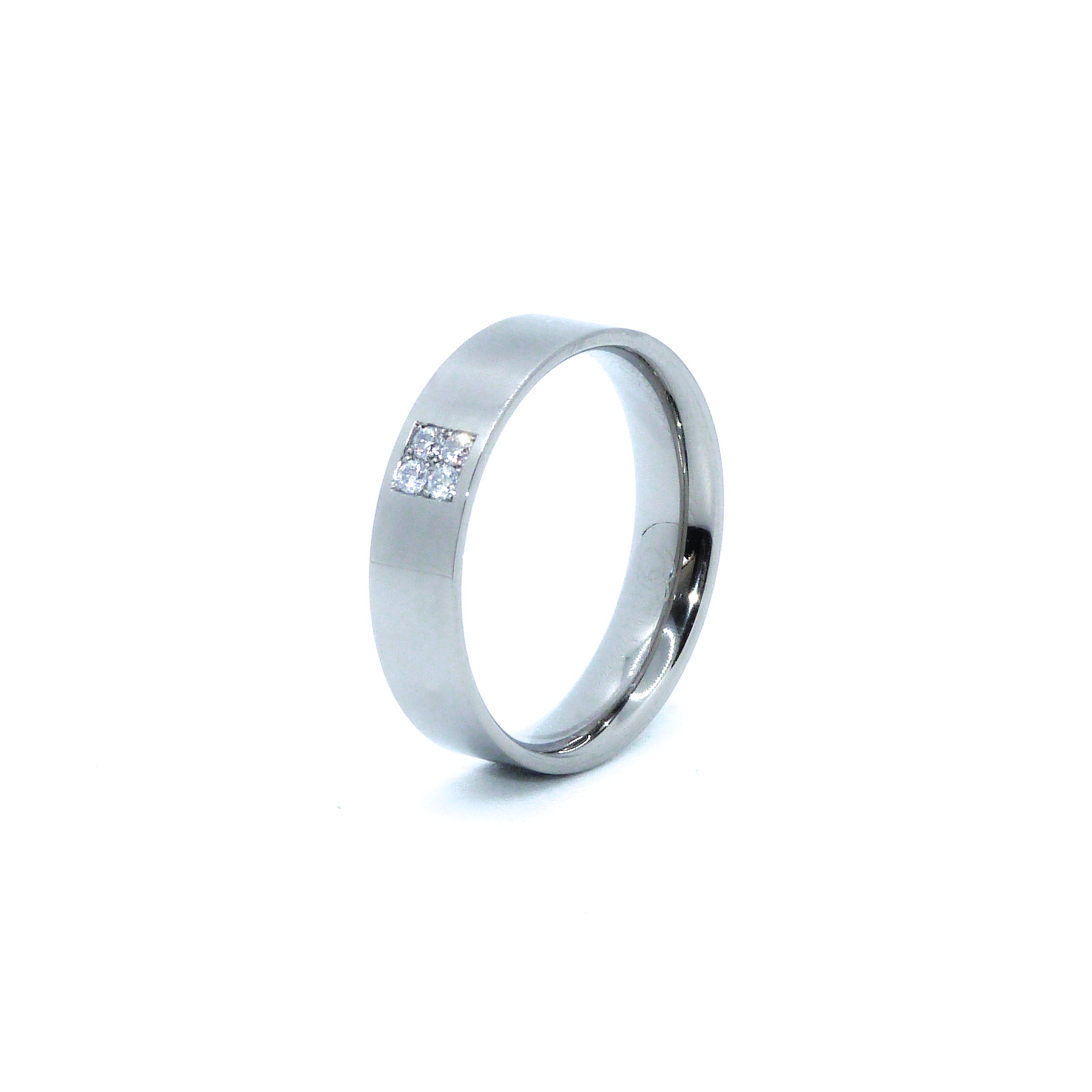 6mm Flat Shaped Titanium Ring With 4x 2mm Brillant Cut Diamonds